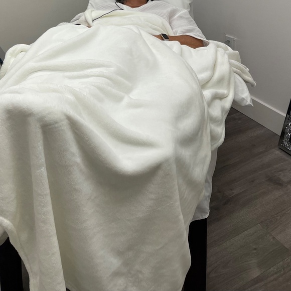 Berkshire Life Luxe Loft Twin Plush Throw Cozy Blanket 66 in x 92 in BRAND NEW!! - Picture 16 of 16